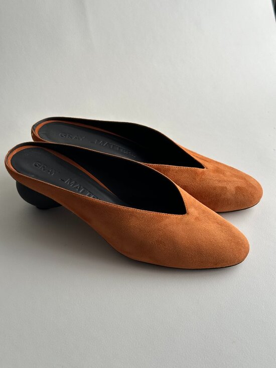 Gray Matters Shoes - GRAY MATTERS Mules, size 39 in Rust color with Egg shaped Heel